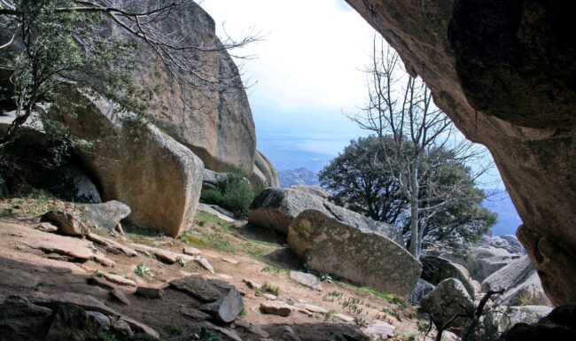Vista desde el interior de la Cueva de las Brujas - La Pedriza