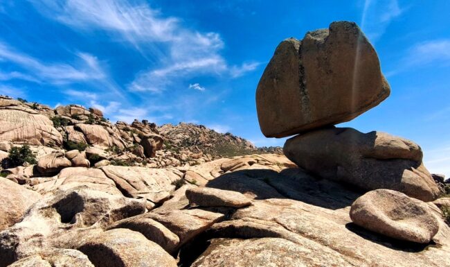 El risco Awesome desde el Oeste en perfecto equilibrio - La Pedriza
